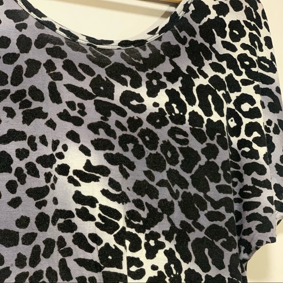 American Dream Black/Gray Leopard Print Open-Back Short Sleeve Blouse - Picture 4 of 5